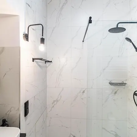 Apartment Glamorous And Brand New 2 Bedroom Krakow