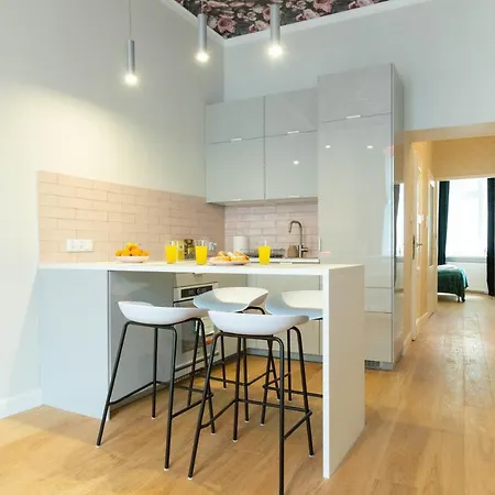 Glamorous And Brand New 2 Bedroom Apartment *