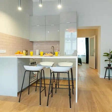 Glamorous And Brand New 2 Bedroom Apartment *