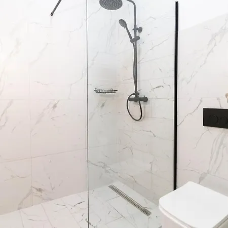 Apartment Glamorous And Brand New 2 Bedroom