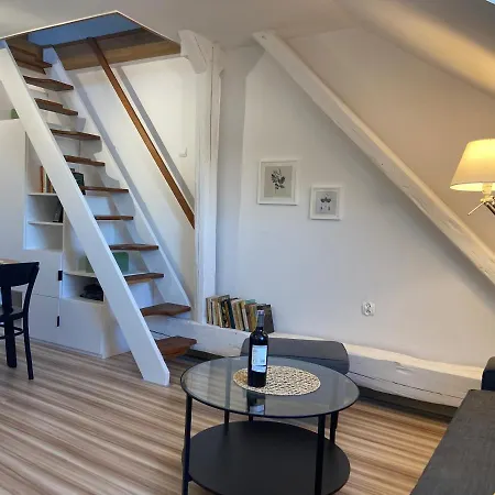 Cozy Mezzanine In Jewish District Near Old Town *