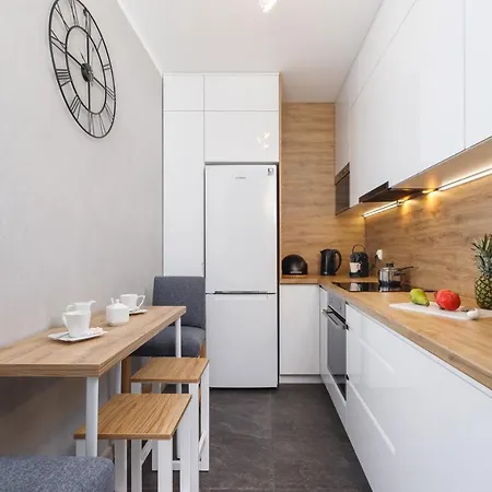 W Parku Lotnikow Tauron Arena By Renters Apartment Krakow