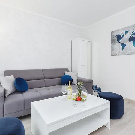 W Parku Lotnikow Tauron Arena By Renters *