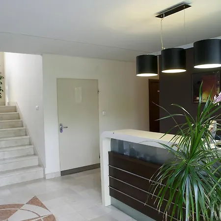 Motel Neohotel Airport 4*