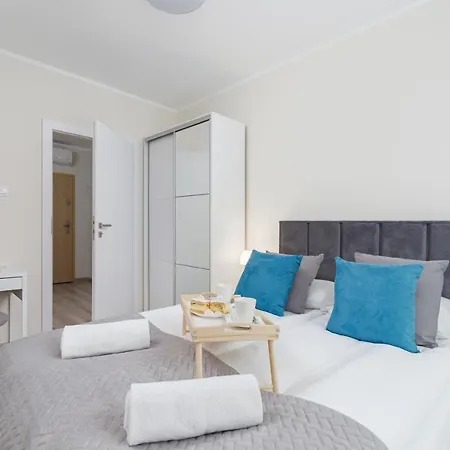 W Parku Lotnikow Tauron Arena By Renters *
