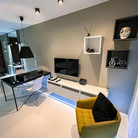 łazarza 13 *
