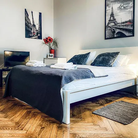 Next To Wawel Castle, Vistula River & Old Town Cracow Apartment