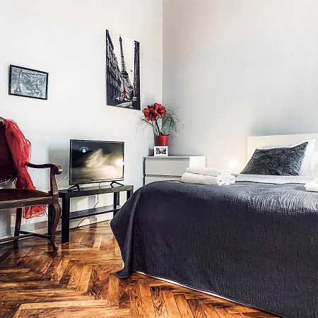 Next To Wawel Castle, Vistula River & Old Town Cracow Apartment