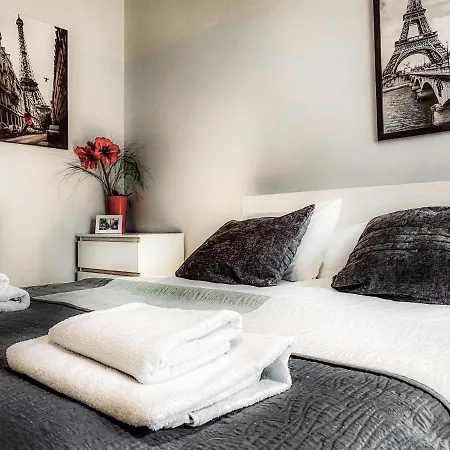 Next To Wawel Castle, Vistula River & Old Town Cracow Apartment