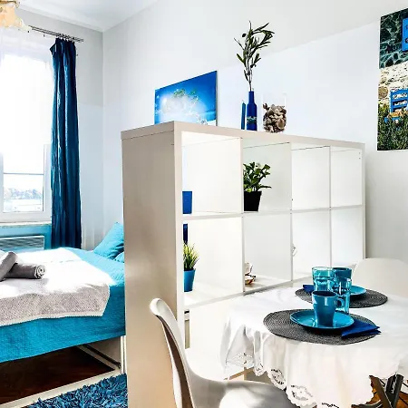 Next To Wawel Castle, Vistula River & Old Town Cracow * Krakow