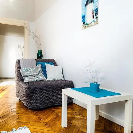 Next To Wawel Castle, Vistula River & Old Town Cracow Krakow