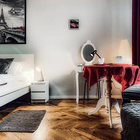 Next To Wawel Castle, Vistula River & Old Town Cracow Apartment