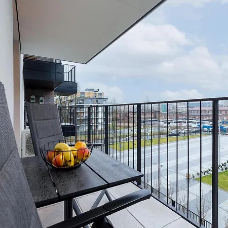 Movie Jacuzzi At The Main Station By Renters Apartment Krakau