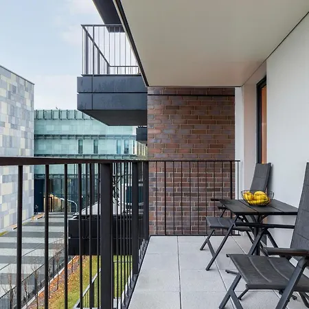 Movie Jacuzzi At The Main Station By Renters Apartment Krakau