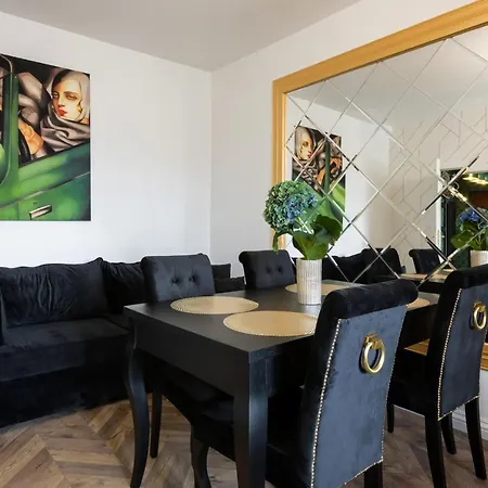 Art Deco Apartment *
