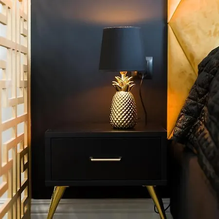 Art Deco Apartment *