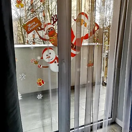 Uroczy Z Garazem Apartment *
