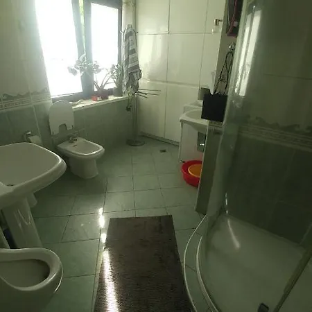 Kwatera prywatna Pokój W Domu Z Dużym Ogrodem