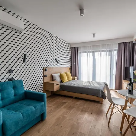 Square Apartment *