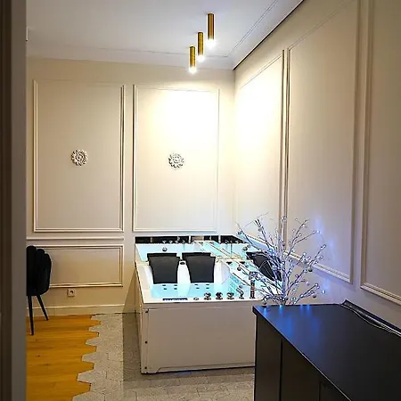 Magical Jacuzzi Apartment *