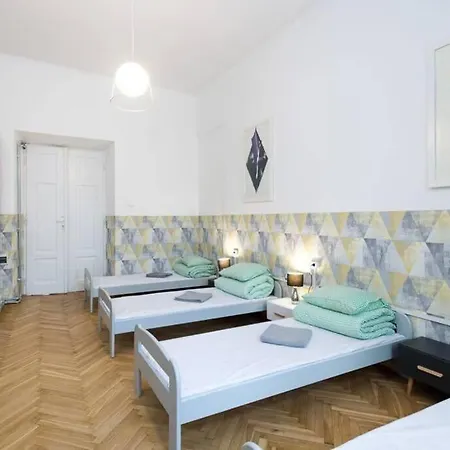Apartment In The Heart Of ! 2 *