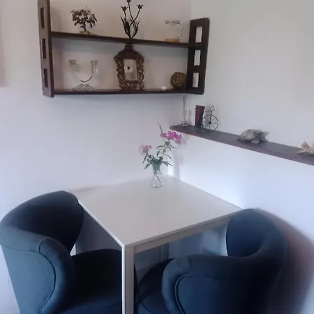 Kwatera prywatna Pokój W Domu Z Dużym Ogrodem