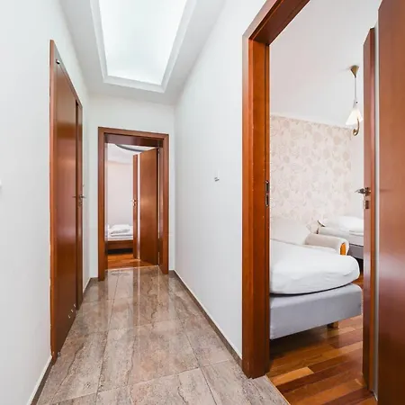 Apartment Apartament W Centrum Krakowa Na Ulicy Dlugiej *
