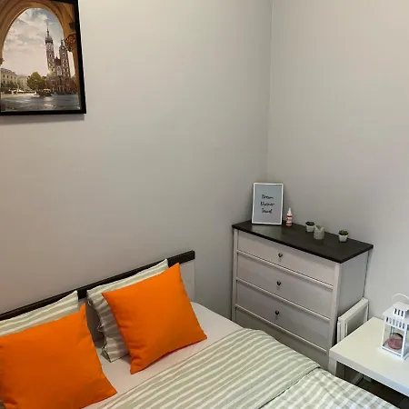 Discover Cracow Aparthostel Хостел *