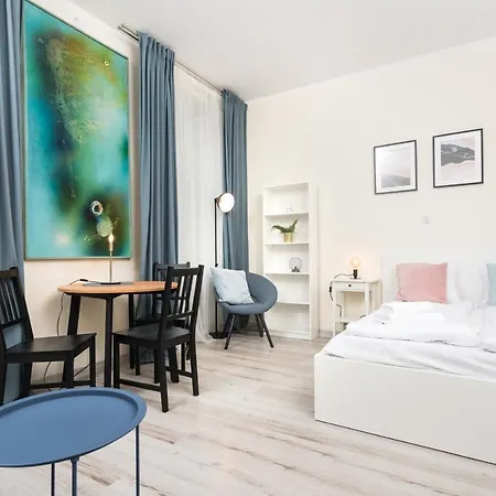 Bosacka X 1' Main Train & Bus Station - By Upstairs Apartment