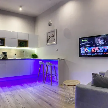 Bialy Z Jacuzzi Apartment