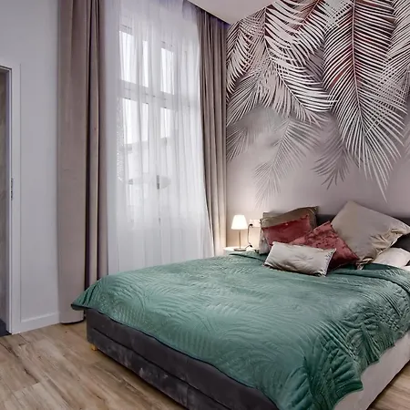 Biały Z Jacuzzi Apartament