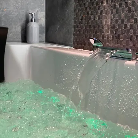 Bialy Z Jacuzzi Apartment Krakow