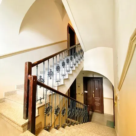 Bialy Z Jacuzzi Apartment