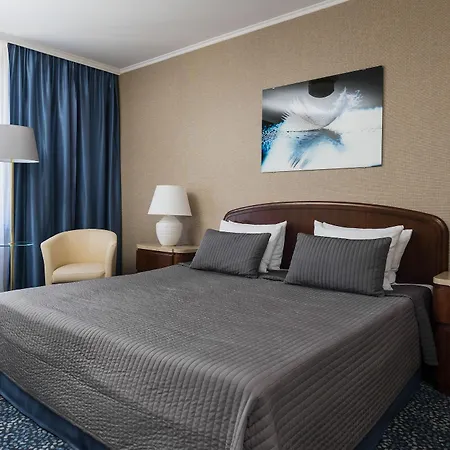 Crown Piast & 5* Krakau