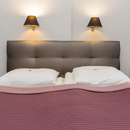 Hotel Floryan Old Town 3*