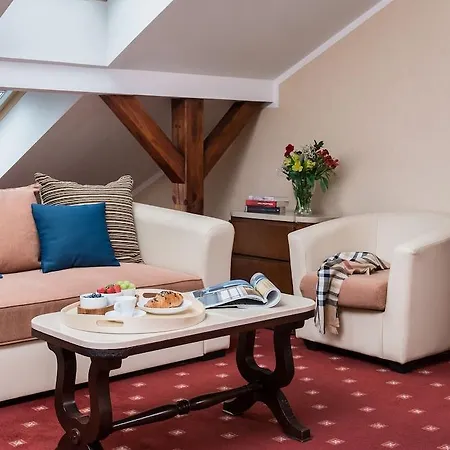 Crown Piast & Hotel 5*