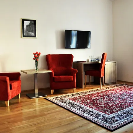 Santi Otel