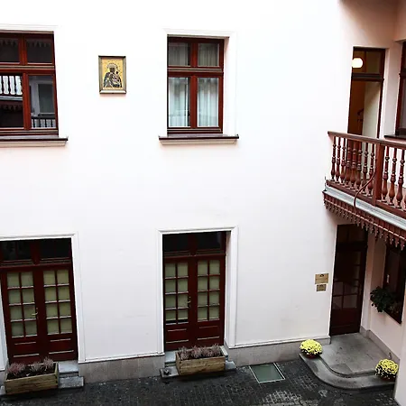 Golebia 8 Aparthotel 3*