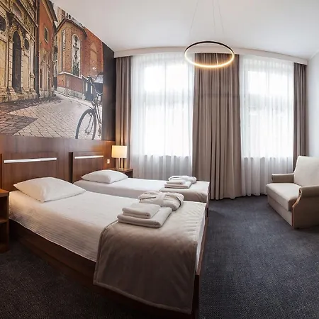 Downtown 3*