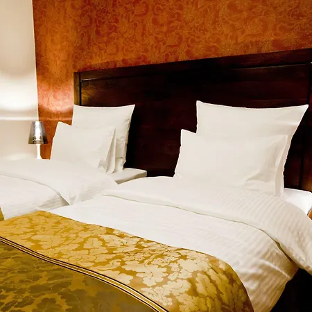 Columbus 3*