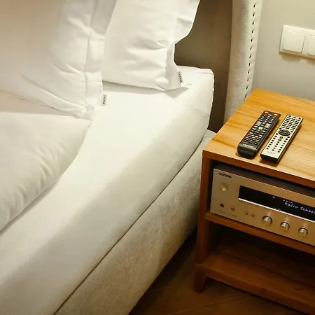 Bracka 6 Aparthotel 4*