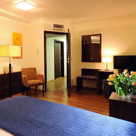 Armon Aparthotel 3*