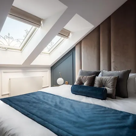 Palace Apartment *