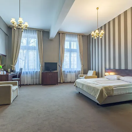 Royal 3*