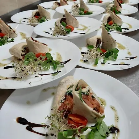Dworek Złoty Róg I Restauracja Hotel 3*