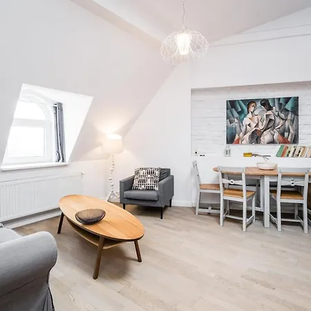 Golden Apartments&B11 *
