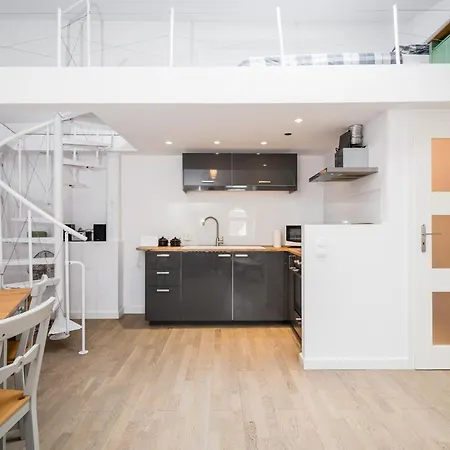Golden Apartments&B11 *