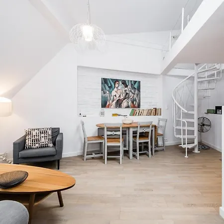 Golden Apartments&B11 *