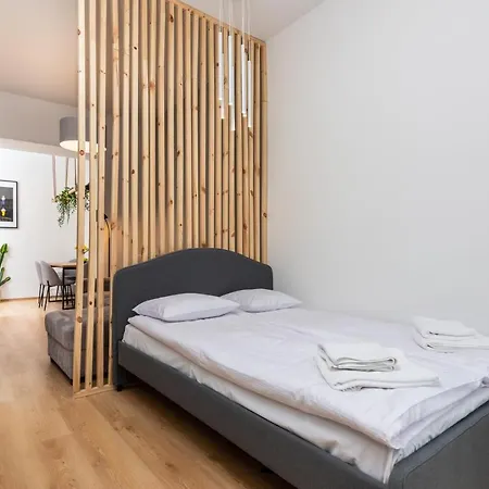 Modern Centrally Located - By Upstairs Apartamento *