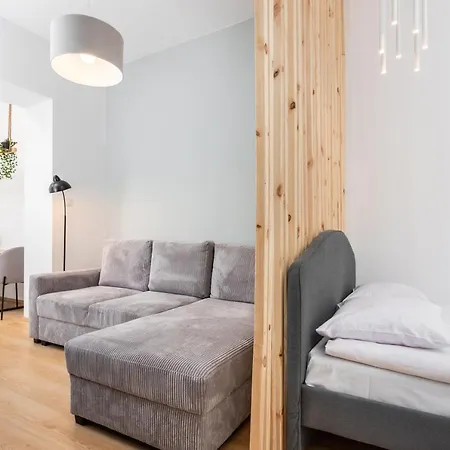 Modern Centrally Located - By Upstairs Apartamento